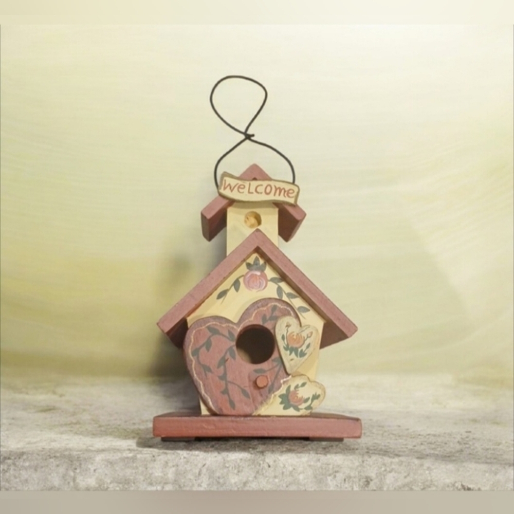 ⚕️Birdhouse with Heart Design